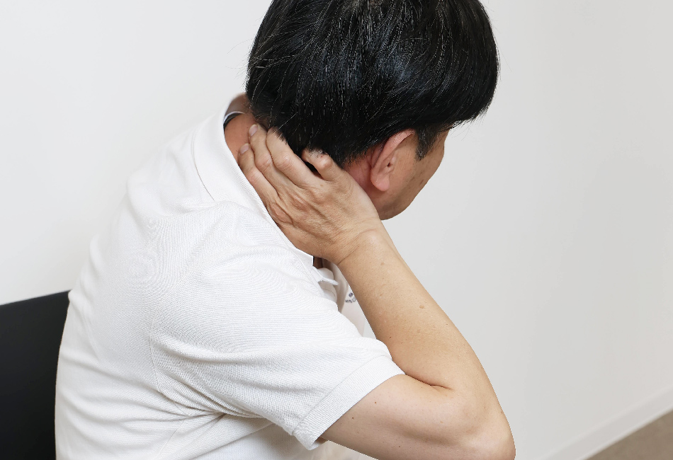 首の痛み